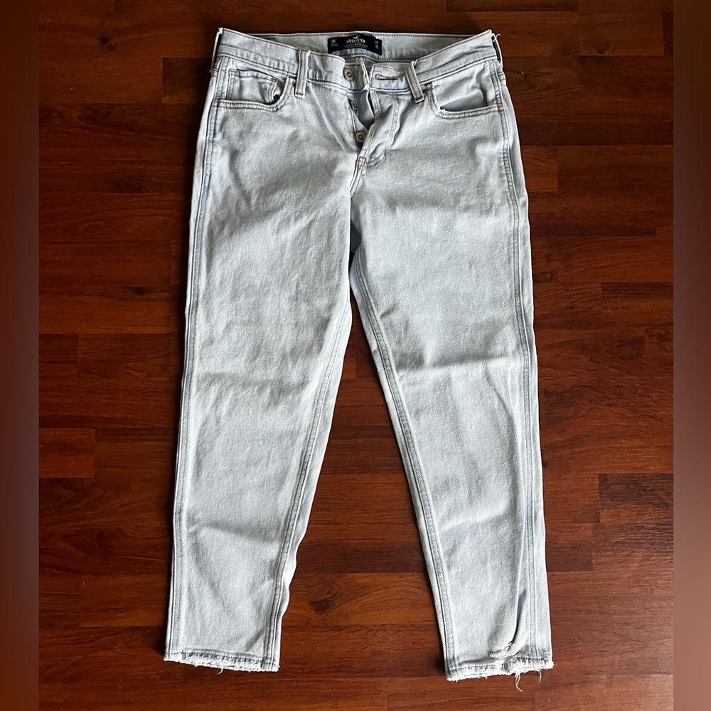 Hollister Low-Rise Crop‎ Boyfriend jeans
